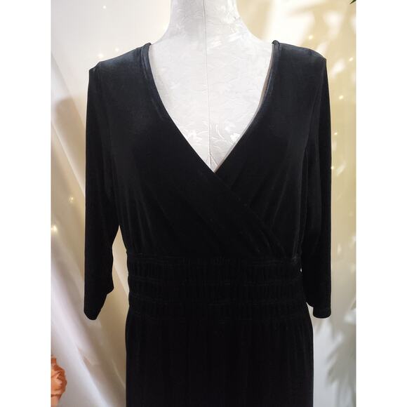 Eddie Bauer Smocked Black Velour Crossover Surplice Neck Midi Dress Womens LP - Picture 5 of 11